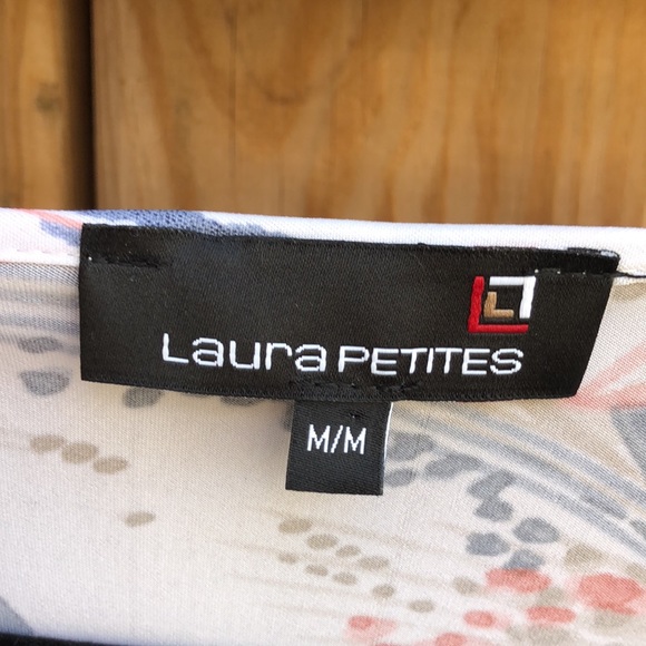 NWOT! - LAURA PETITES Flutter Sleeve Tunic Top - Picture 2 of 7